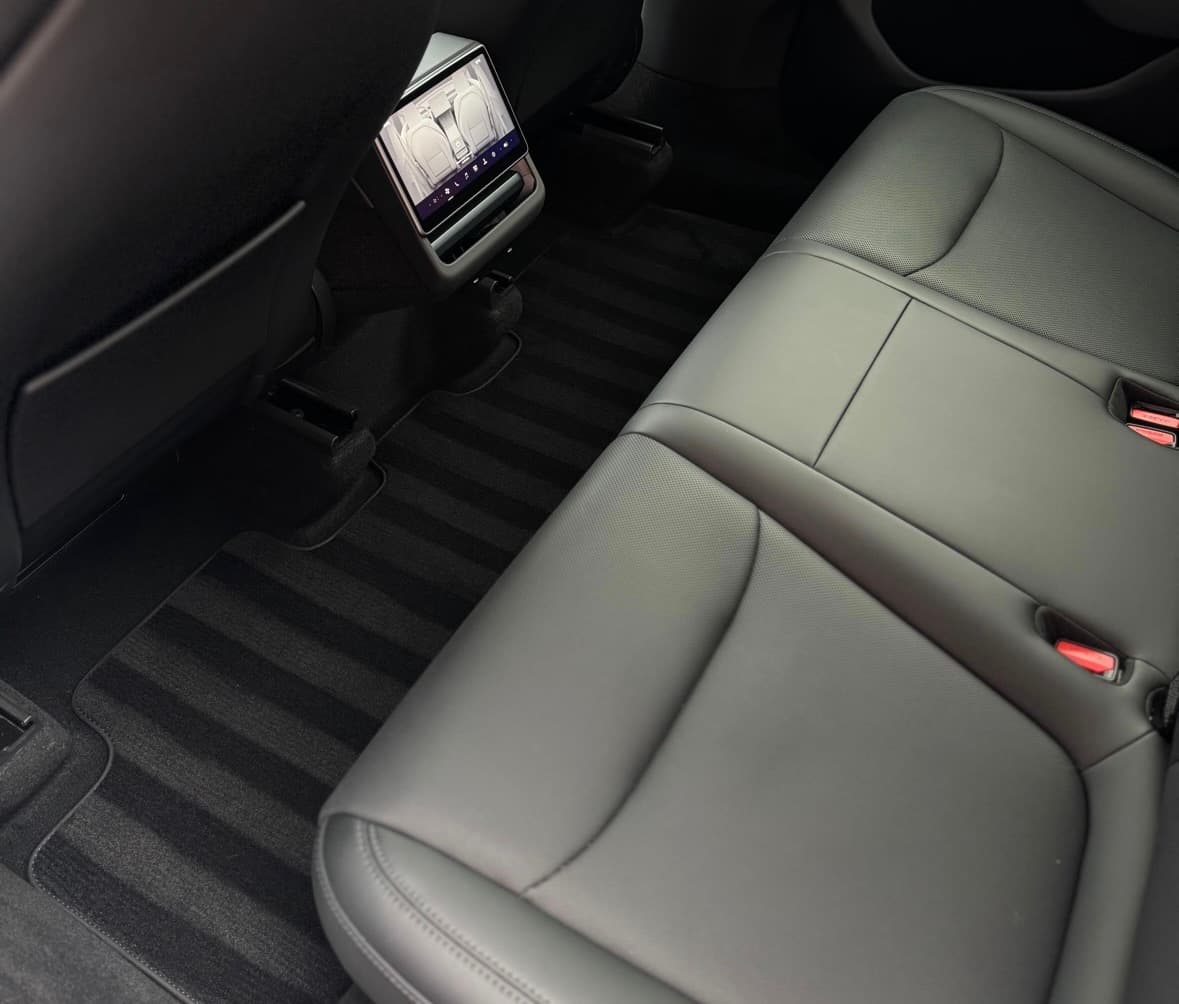 Banquette arrière et écran multimédia nettoyés